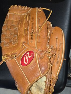 Vintage Rawlings Tan Leather Baseball Glove